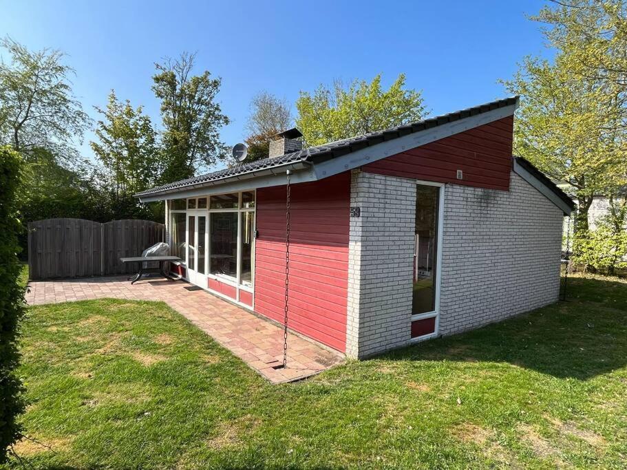 Knusse Bungalow Op Groen Park! Ouddorp Buitenkant foto