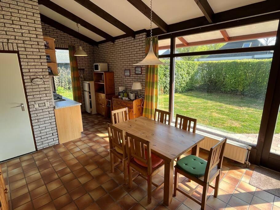 Knusse Bungalow Op Groen Park! Ouddorp Buitenkant foto