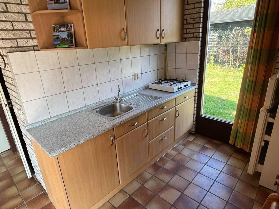 Knusse Bungalow Op Groen Park! Ouddorp Buitenkant foto