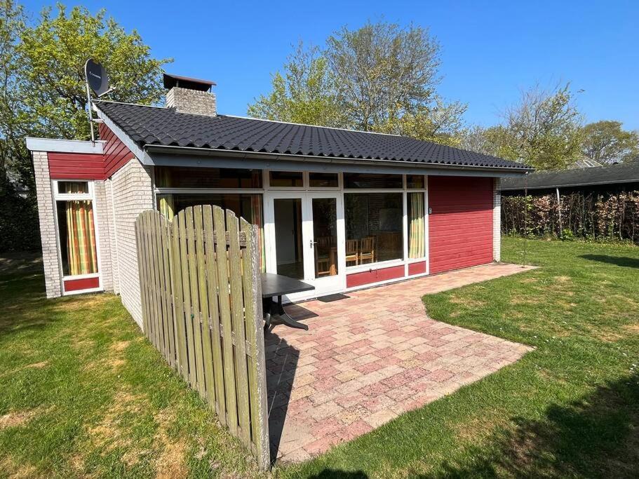 Knusse Bungalow Op Groen Park! Ouddorp Buitenkant foto